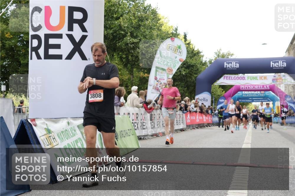 06.09.2026 - CURREX Alsterlauf Yannick Fuchs http://msf.ph/oto/10157854 06.09.2026 09:52:45 Ziel 2799, 2936, 3058, 3380, 3808, 4226, 4375, 4457, 4826, 5750, 5928, 8226 meine-sportfotos.de