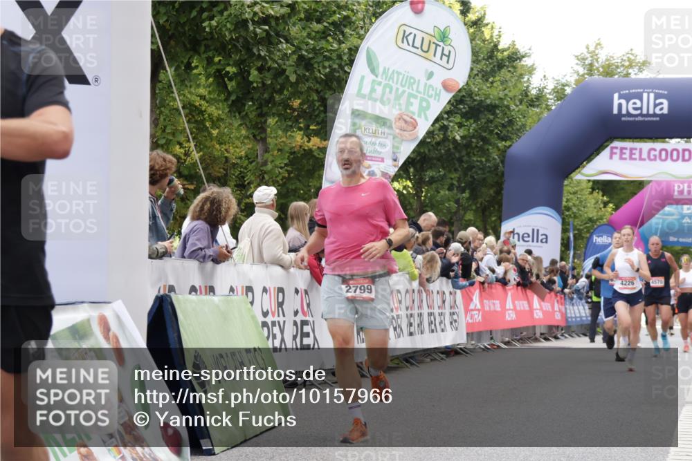 06.09.2026 - CURREX Alsterlauf Yannick Fuchs http://msf.ph/oto/10157966 06.09.2026 09:52:46 Ziel 2799, 2936, 3380, 3808, 4226, 4375, 4457, 4826, 5750, 5928, 6232, 8226 meine-sportfotos.de