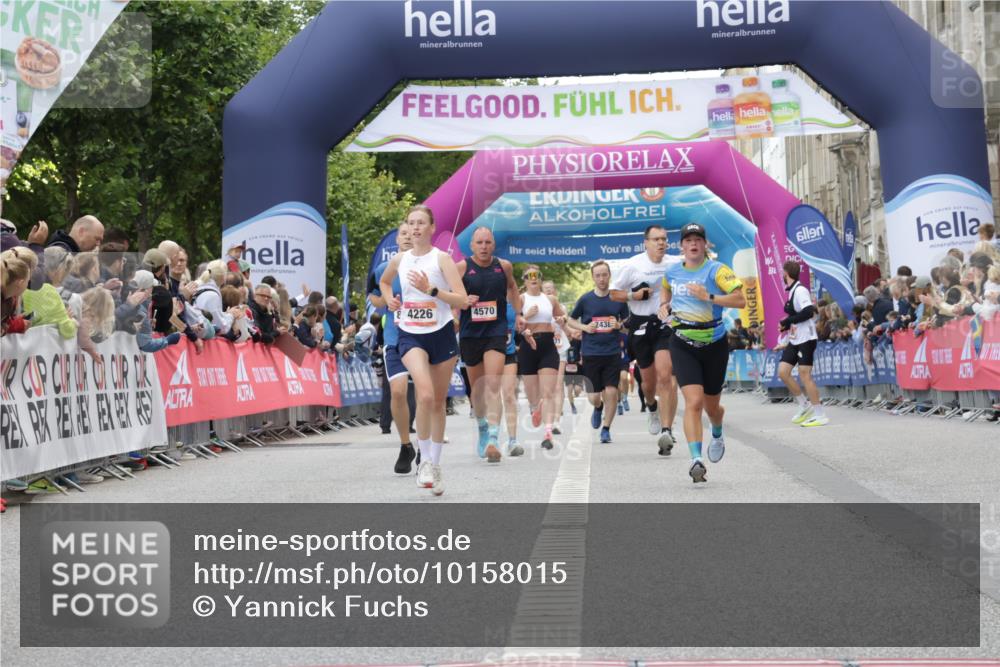 06.09.2026 - CURREX Alsterlauf Yannick Fuchs http://msf.ph/oto/10158015 06.09.2026 09:52:47 Ziel 2510, 2799, 2936, 3135, 3380, 3808, 4226, 4375, 4457, 4570, 4826, 5750, 5928, 6232, 8226, 8324 meine-sportfotos.de