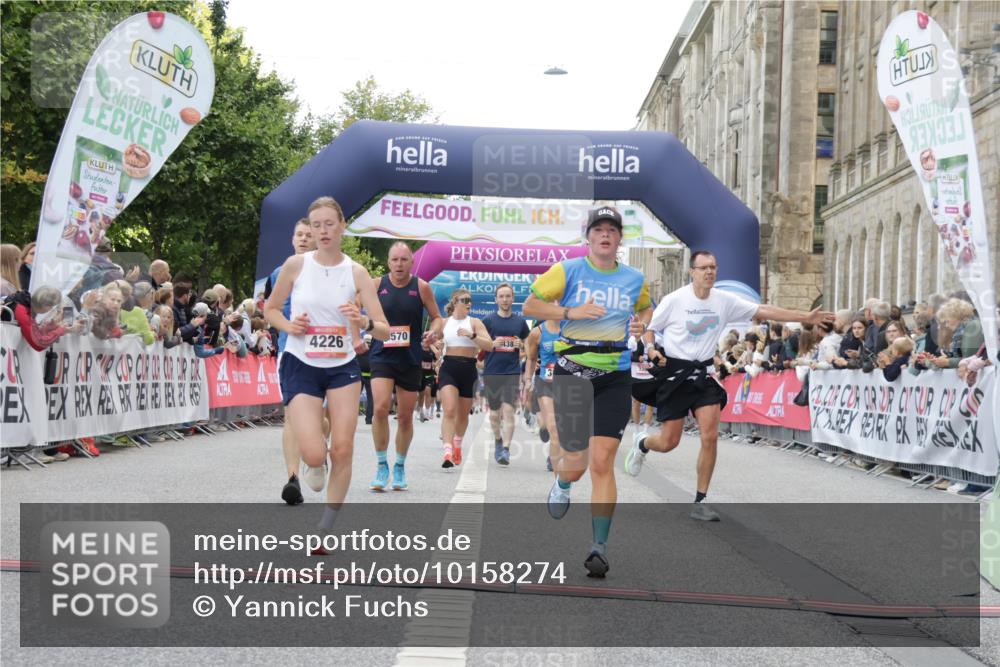 06.09.2026 - CURREX Alsterlauf Yannick Fuchs http://msf.ph/oto/10158274 06.09.2026 09:52:50 Ziel 2438, 2465, 2510, 2799, 3135, 3808, 3954, 3971, 4226, 4457, 4570, 6232, 8025, 8324 meine-sportfotos.de