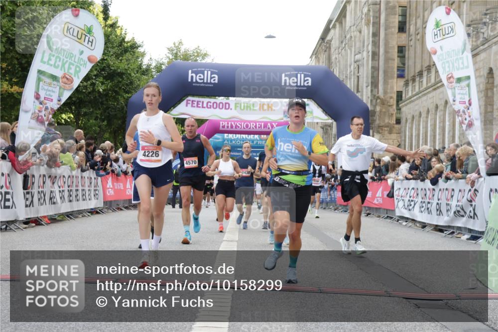 06.09.2026 - CURREX Alsterlauf Yannick Fuchs http://msf.ph/oto/10158299 06.09.2026 09:52:50 Ziel 2438, 2465, 2510, 2799, 3135, 3808, 3954, 3971, 4226, 4457, 4570, 6232, 8025, 8324 meine-sportfotos.de