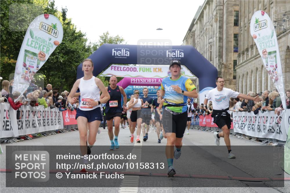 06.09.2026 - CURREX Alsterlauf Yannick Fuchs http://msf.ph/oto/10158313 06.09.2026 09:52:50 Ziel 2438, 2465, 2510, 2799, 3135, 3808, 3954, 3971, 4226, 4457, 4570, 6232, 8025, 8324 meine-sportfotos.de