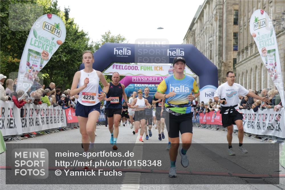 06.09.2026 - CURREX Alsterlauf Yannick Fuchs http://msf.ph/oto/10158348 06.09.2026 09:52:50 Ziel 2438, 2465, 2510, 2799, 3135, 3808, 3954, 3971, 4226, 4457, 4570, 6232, 8025, 8324 meine-sportfotos.de