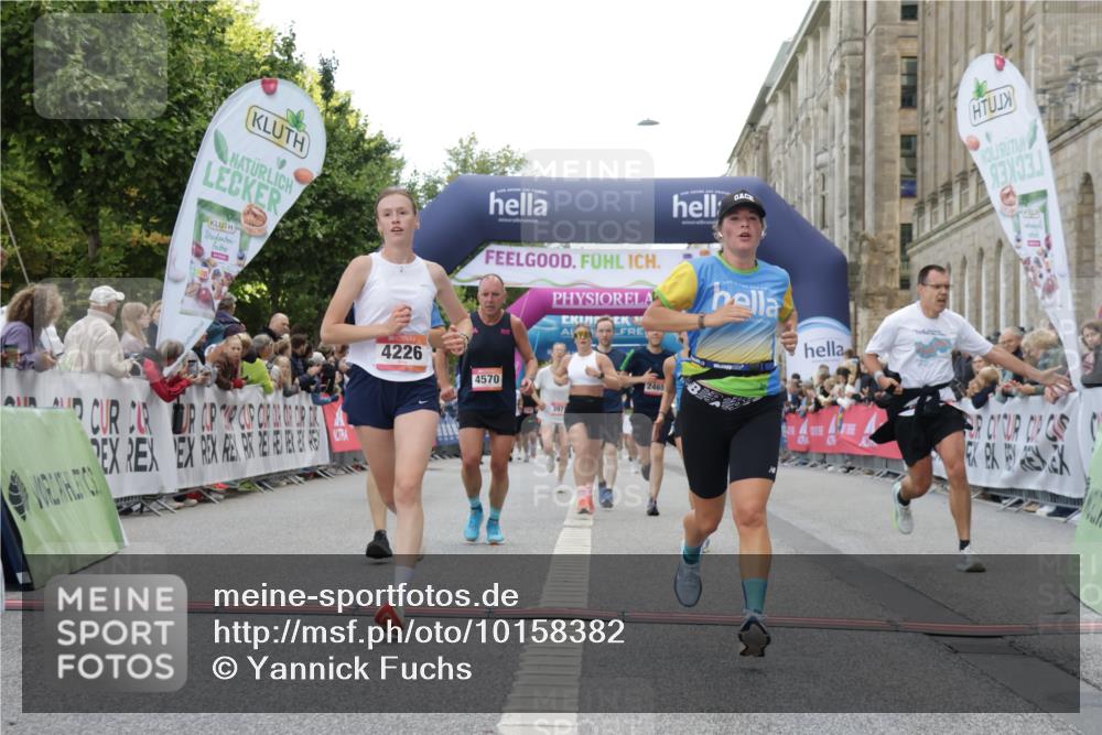 06.09.2026 - CURREX Alsterlauf Yannick Fuchs http://msf.ph/oto/10158382 06.09.2026 09:52:50 Ziel 2438, 2465, 2510, 2799, 3135, 3808, 3954, 3971, 4226, 4457, 4570, 6232, 8025, 8324 meine-sportfotos.de