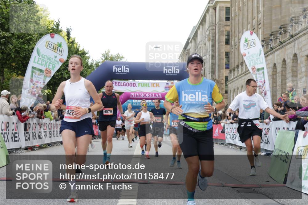 06.09.2026 - CURREX Alsterlauf Yannick Fuchs http://msf.ph/oto/10158477 06.09.2026 09:52:51 Ziel 2438, 2465, 2510, 2799, 3135, 3808, 3954, 3971, 4226, 4457, 4570, 6232, 8025, 8324 meine-sportfotos.de