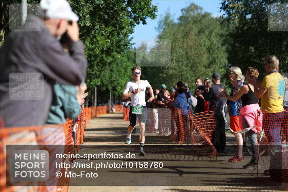 06.09.2026 - 20. Norderstedt Triathlon Mo-Foto http://msf.ph/oto/10158780 06.09.2026 10:36:49 Laufen 735, 735 meine-sportfotos.de
