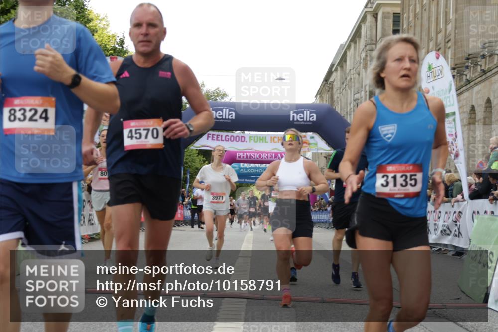 06.09.2026 - CURREX Alsterlauf Yannick Fuchs http://msf.ph/oto/10158791 06.09.2026 09:52:53 Ziel 2438, 2465, 2510, 2799, 3135, 3954, 3971, 4226, 4570, 5048, 6062, 6232, 8025, 8324 meine-sportfotos.de