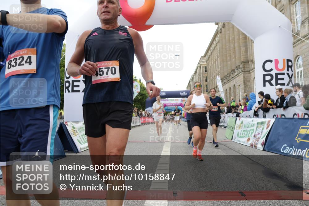 06.09.2026 - CURREX Alsterlauf Yannick Fuchs http://msf.ph/oto/10158847 06.09.2026 09:52:54 Ziel 2438, 2465, 2510, 2799, 3135, 3954, 3971, 4226, 4570, 4780, 4781, 5048, 6062, 6232, 8025, 8324 meine-sportfotos.de