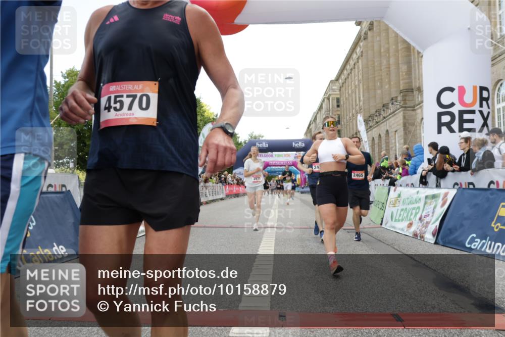 06.09.2026 - CURREX Alsterlauf Yannick Fuchs http://msf.ph/oto/10158879 06.09.2026 09:52:54 Ziel 2438, 2465, 2510, 2799, 3135, 3954, 3971, 4226, 4570, 4780, 4781, 5048, 6062, 6232, 8025, 8324 meine-sportfotos.de