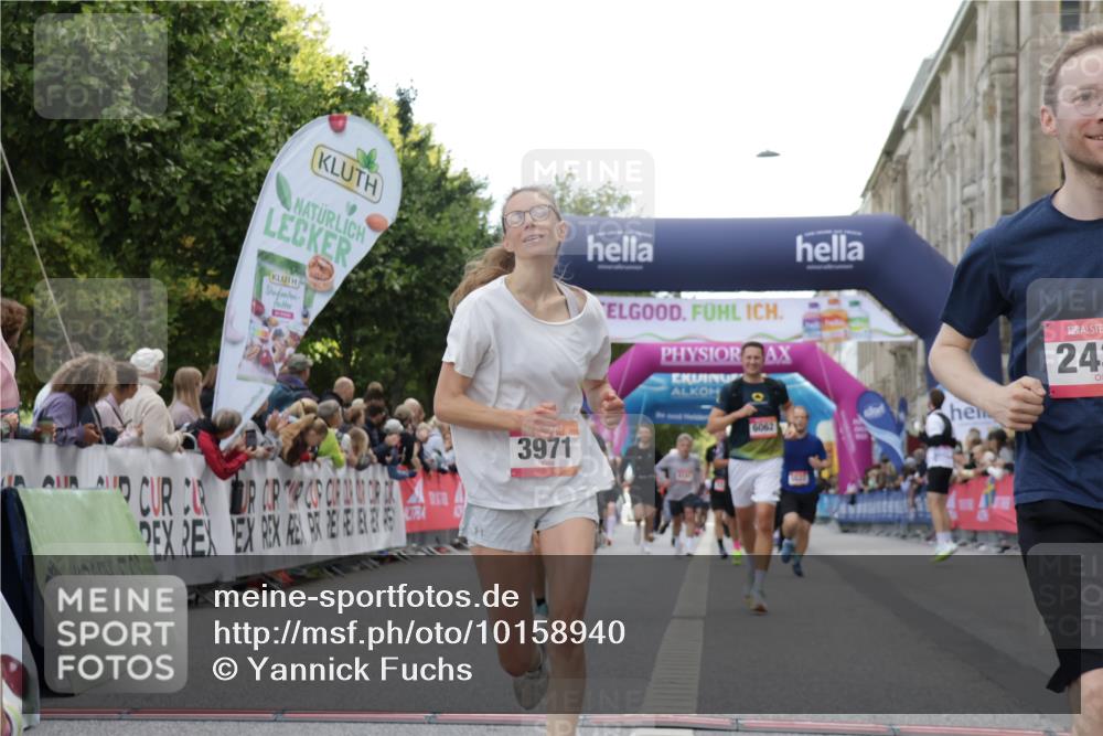 06.09.2026 - CURREX Alsterlauf Yannick Fuchs http://msf.ph/oto/10158940 06.09.2026 09:52:55 Ziel 2438, 2465, 2510, 3135, 3954, 3971, 4226, 4570, 4780, 4781, 5048, 5522, 6062, 6232, 6314, 8025, 8324 meine-sportfotos.de