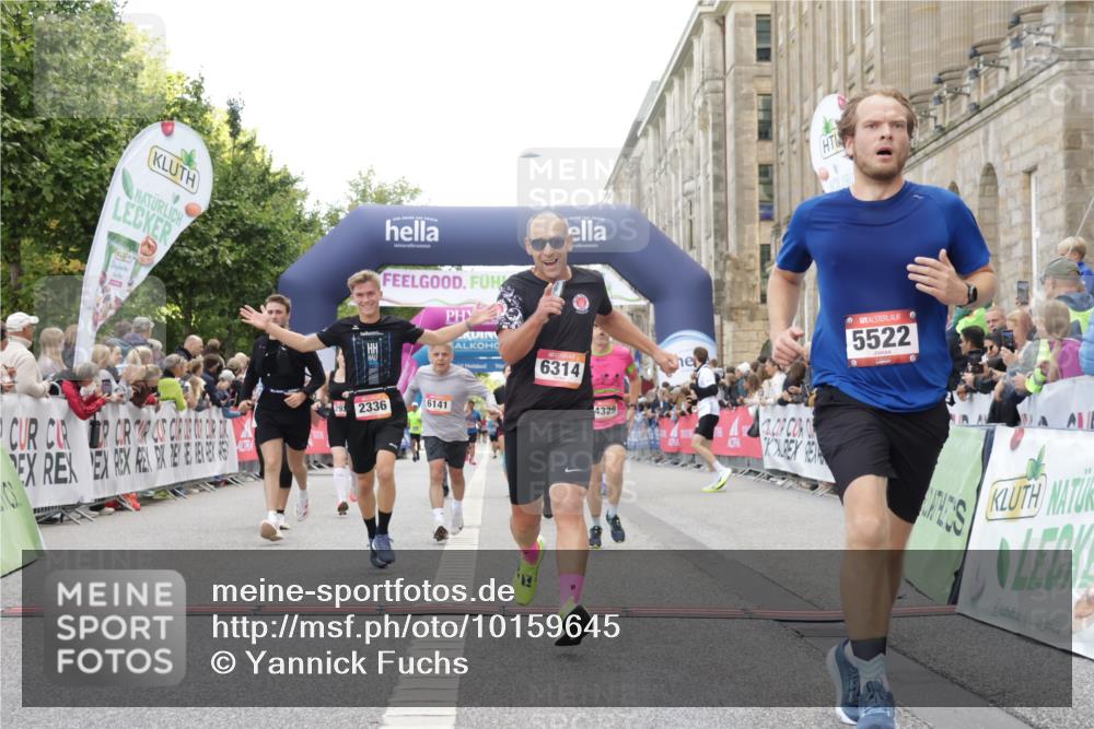 06.09.2026 - CURREX Alsterlauf Yannick Fuchs http://msf.ph/oto/10159645 06.09.2026 09:53:00 Ziel 2336, 2438, 2464, 2465, 2930, 3594, 3913, 3954, 3971, 4329, 4780, 4781, 5048, 5253, 5522, 6062, 6141, 6156, 6314, 8025, 8190, 8334 meine-sportfotos.de