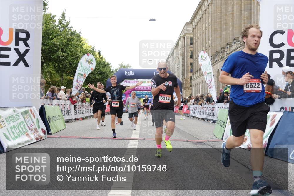 06.09.2026 - CURREX Alsterlauf Yannick Fuchs http://msf.ph/oto/10159746 06.09.2026 09:53:01 Ziel 2336, 2438, 2464, 2465, 2930, 3594, 3913, 3954, 3971, 4329, 4780, 4781, 5048, 5253, 5522, 6062, 6141, 6156, 6314, 8025, 8190, 8334 meine-sportfotos.de