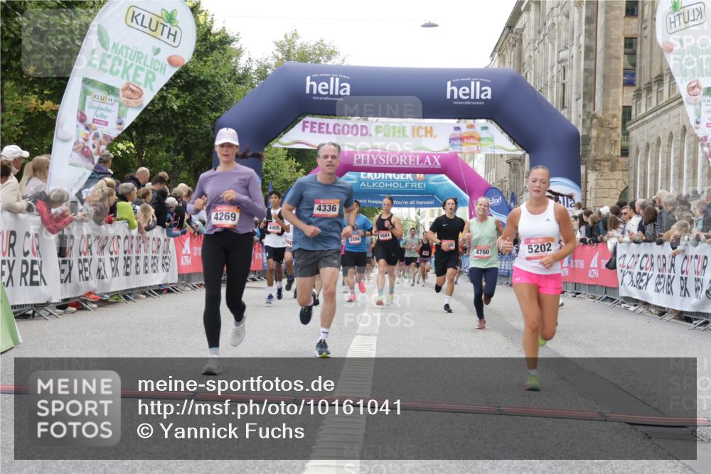 06.09.2026 - CURREX Alsterlauf Yannick Fuchs http://msf.ph/oto/10161041 06.09.2026 09:53:07 Ziel 2336, 2464, 2704, 2930, 3594, 3913, 4269, 4305, 4329, 4336, 4465, 4539, 4760, 5202, 5253, 5522, 5681, 5935, 6141, 6156, 6314, 8190, 8334 meine-sportfotos.de