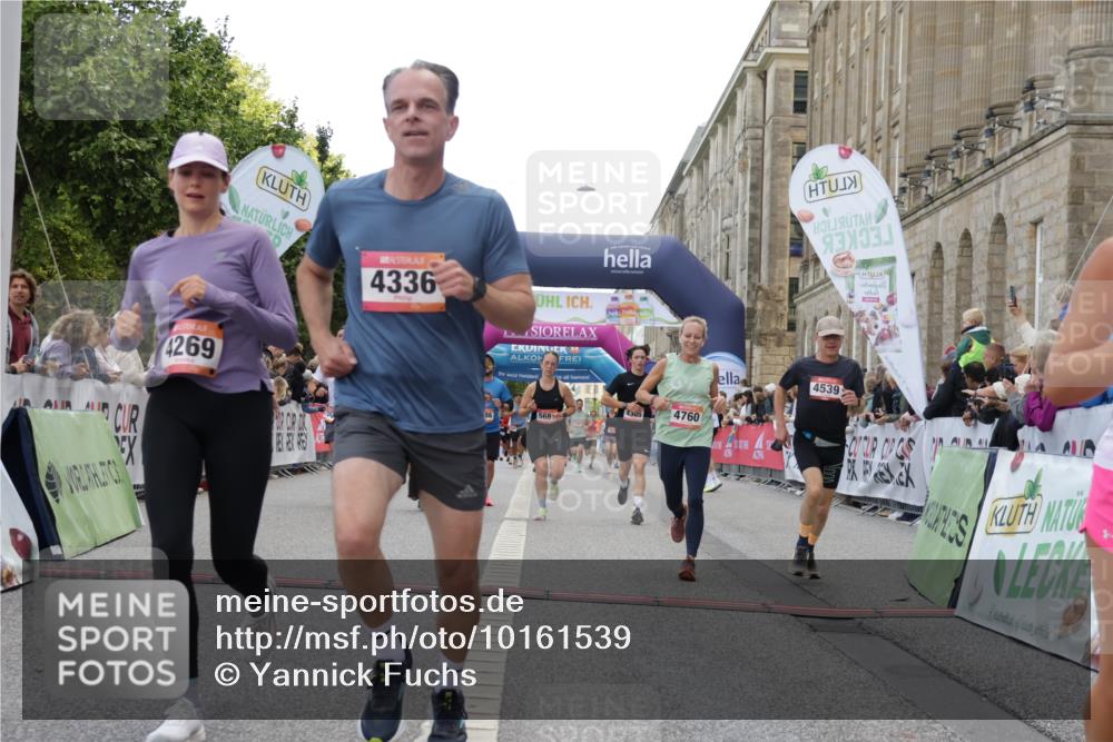 06.09.2026 - CURREX Alsterlauf Yannick Fuchs http://msf.ph/oto/10161539 06.09.2026 09:53:09 Ziel 2464, 2704, 2930, 3594, 3913, 4269, 4305, 4329, 4336, 4465, 4539, 4760, 5202, 5253, 5681, 5886, 5935, 6141, 6156, 8190, 8334 meine-sportfotos.de