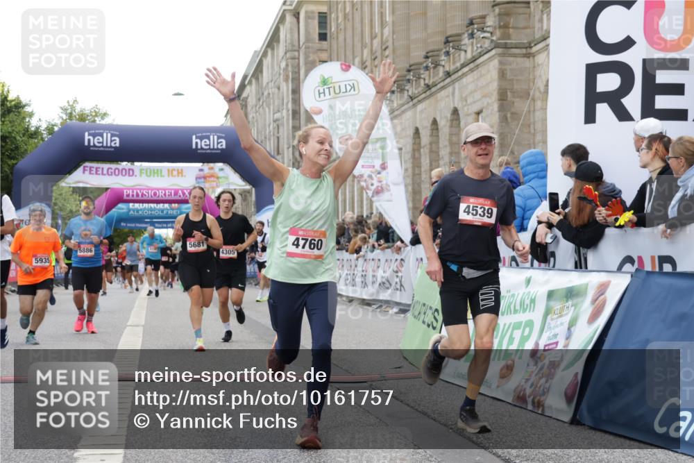 06.09.2026 - CURREX Alsterlauf Yannick Fuchs http://msf.ph/oto/10161757 06.09.2026 09:53:11 Ziel 2704, 3913, 4269, 4305, 4336, 4465, 4539, 4707, 4708, 4760, 5202, 5253, 5681, 5886, 5935, 6156, 8230, 8334 meine-sportfotos.de