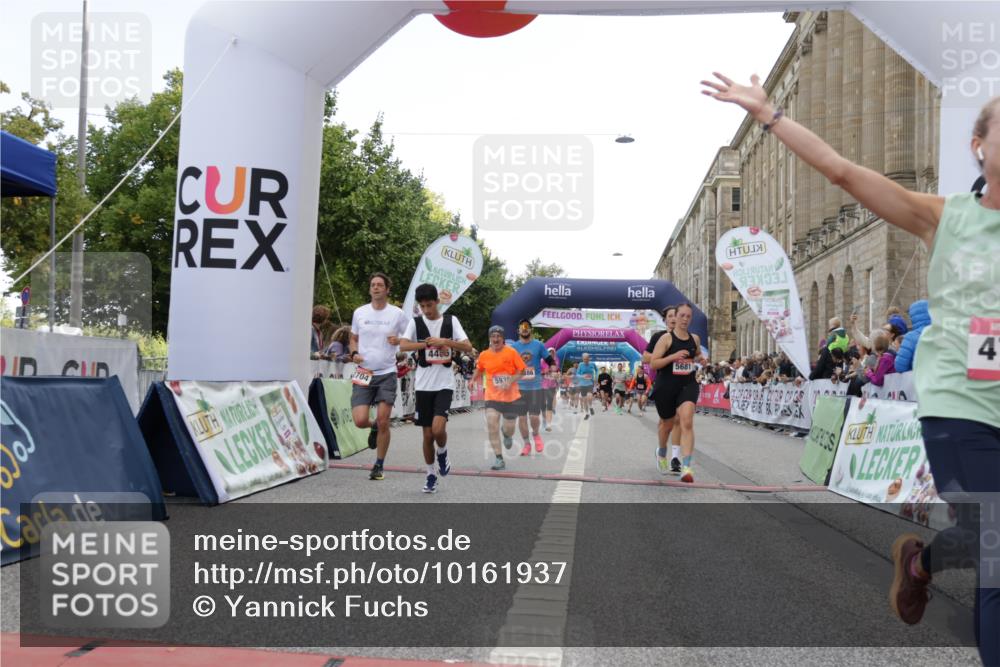 06.09.2026 - CURREX Alsterlauf Yannick Fuchs http://msf.ph/oto/10161937 06.09.2026 09:53:12 Ziel 2704, 3913, 4269, 4305, 4336, 4465, 4539, 4707, 4708, 4760, 5202, 5253, 5681, 5886, 5935, 6156, 8230, 8334 meine-sportfotos.de