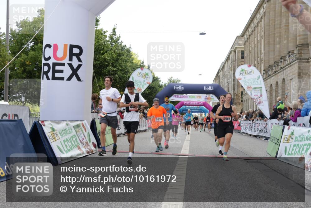 06.09.2026 - CURREX Alsterlauf Yannick Fuchs http://msf.ph/oto/10161972 06.09.2026 09:53:12 Ziel 2704, 3913, 4269, 4305, 4336, 4465, 4539, 4707, 4708, 4760, 5202, 5253, 5681, 5886, 5935, 6156, 8230, 8334 meine-sportfotos.de
