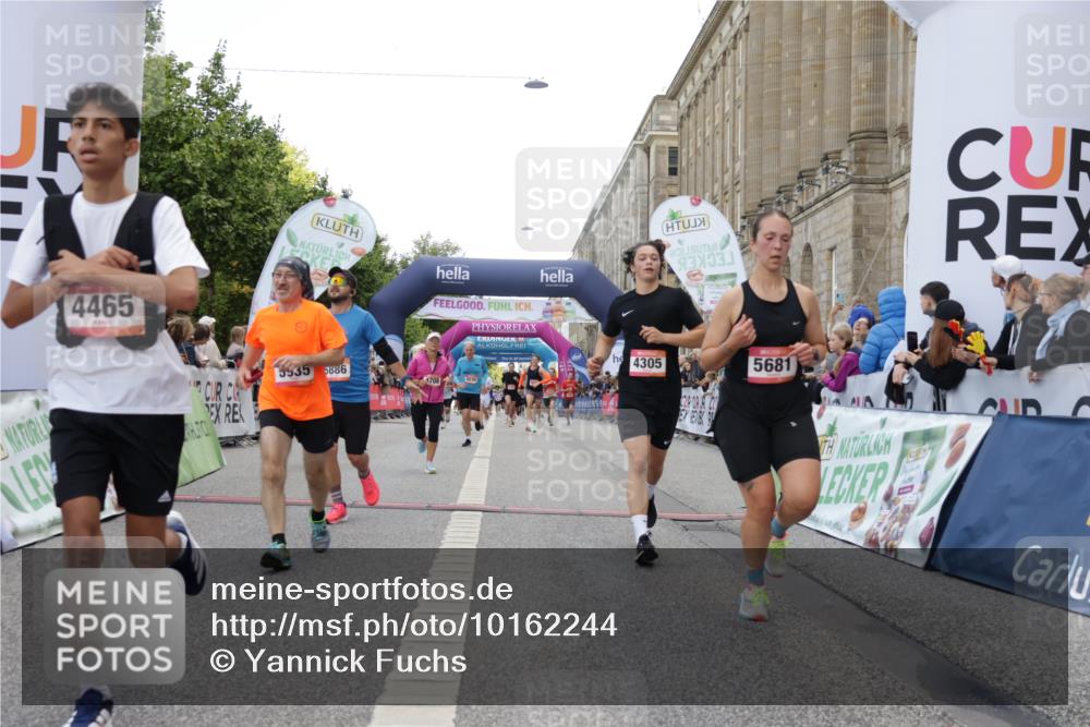 06.09.2026 - CURREX Alsterlauf Yannick Fuchs http://msf.ph/oto/10162244 06.09.2026 09:53:13 Ziel 2704, 4269, 4305, 4336, 4465, 4539, 4584, 4623, 4707, 4708, 4760, 4833, 5202, 5681, 5886, 5935, 8230, 8340 meine-sportfotos.de