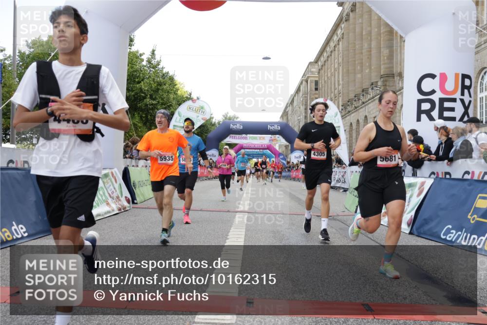 06.09.2026 - CURREX Alsterlauf Yannick Fuchs http://msf.ph/oto/10162315 06.09.2026 09:53:13 Ziel 2704, 4269, 4305, 4336, 4465, 4539, 4584, 4623, 4707, 4708, 4760, 4833, 5202, 5681, 5886, 5935, 8230, 8340 meine-sportfotos.de