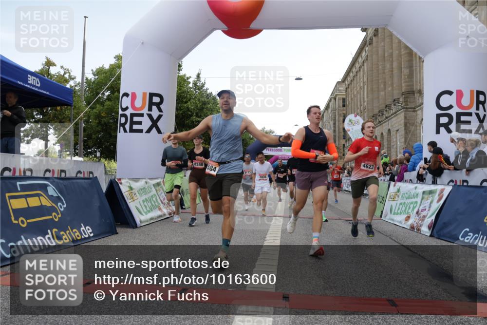 06.09.2026 - CURREX Alsterlauf Yannick Fuchs http://msf.ph/oto/10163600 06.09.2026 09:53:19 Ziel 2036, 2460, 2554, 2561, 2704, 3065, 3087, 3395, 3396, 4305, 4465, 4584, 4623, 4707, 4708, 4833, 4991, 5681, 5886, 5935, 5983, 8173, 8187, 8230, 8340 meine-sportfotos.de