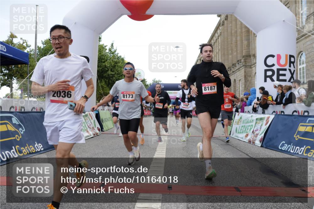 06.09.2026 - CURREX Alsterlauf Yannick Fuchs http://msf.ph/oto/10164018 06.09.2026 09:53:21 Ziel 2036, 2460, 2554, 2561, 3065, 3087, 3395, 3396, 4584, 4623, 4707, 4708, 4833, 4991, 5133, 5983, 8173, 8187, 8230, 8340 meine-sportfotos.de