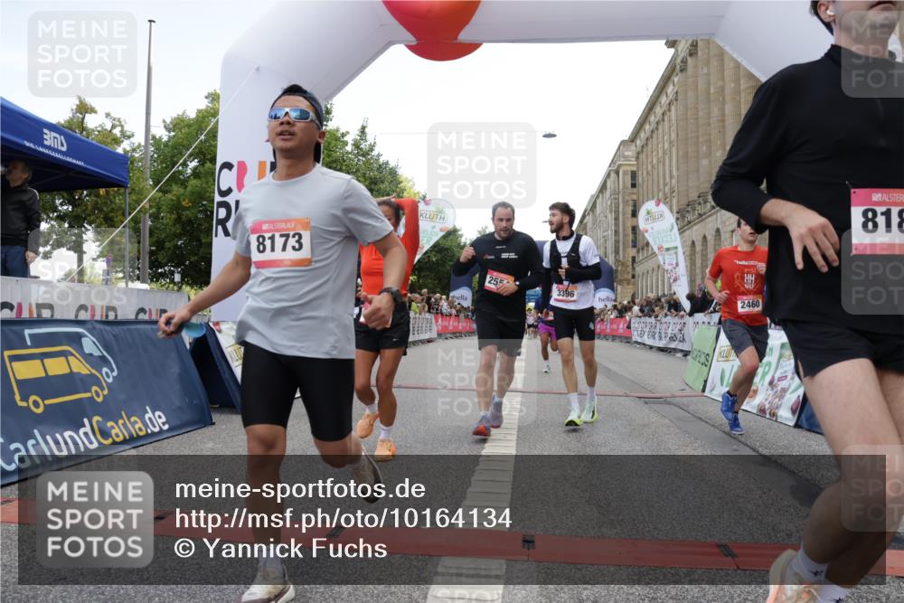 06.09.2026 - CURREX Alsterlauf Yannick Fuchs http://msf.ph/oto/10164134 06.09.2026 09:53:21 Ziel 2036, 2460, 2554, 2561, 3065, 3087, 3395, 3396, 4584, 4623, 4707, 4708, 4833, 4991, 5133, 5983, 8173, 8187, 8230, 8340 meine-sportfotos.de