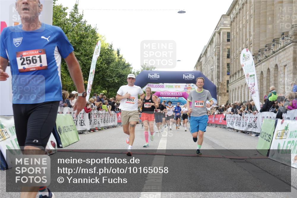 06.09.2026 - CURREX Alsterlauf Yannick Fuchs http://msf.ph/oto/10165058 06.09.2026 09:53:26 Ziel 2036, 2460, 2536, 2554, 2561, 2766, 3065, 3087, 3395, 3396, 3531, 3953, 4620, 4749, 4808, 4991, 5133, 5983, 8173, 8187 meine-sportfotos.de