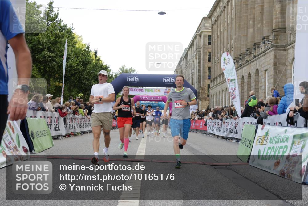 06.09.2026 - CURREX Alsterlauf Yannick Fuchs http://msf.ph/oto/10165176 06.09.2026 09:53:26 Ziel 2036, 2460, 2536, 2554, 2561, 2766, 3065, 3087, 3395, 3396, 3531, 3953, 4620, 4749, 4808, 4991, 5133, 5983, 8173, 8187 meine-sportfotos.de
