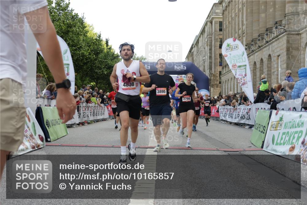 06.09.2026 - CURREX Alsterlauf Yannick Fuchs http://msf.ph/oto/10165857 06.09.2026 09:53:30 Ziel 2536, 2561, 2666, 2766, 2782, 3065, 3205, 3531, 3953, 4572, 4620, 4749, 4808, 4937, 4945, 4980, 5029, 5133, 5546, 5656, 5822, 5839, 6455, 8006, 8133 meine-sportfotos.de