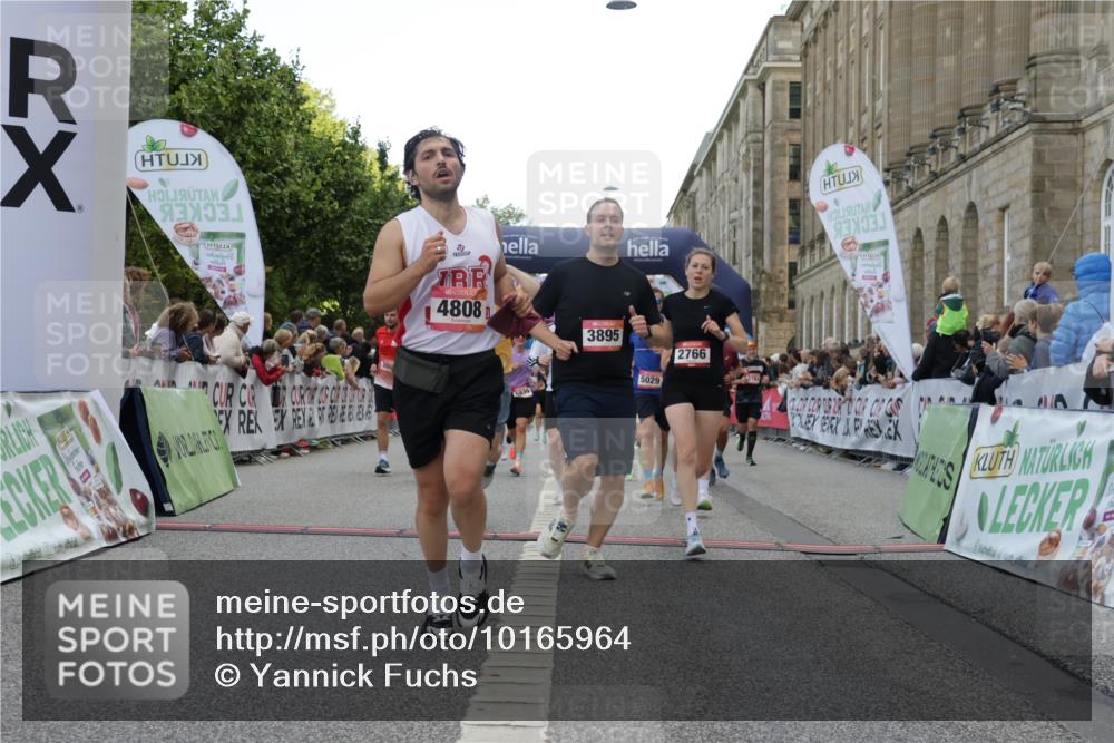 06.09.2026 - CURREX Alsterlauf Yannick Fuchs http://msf.ph/oto/10165964 06.09.2026 09:53:30 Ziel 2536, 2561, 2666, 2766, 2782, 3065, 3205, 3531, 3953, 4572, 4620, 4749, 4808, 4937, 4945, 4980, 5029, 5133, 5546, 5656, 5822, 5839, 6455, 8006, 8133 meine-sportfotos.de