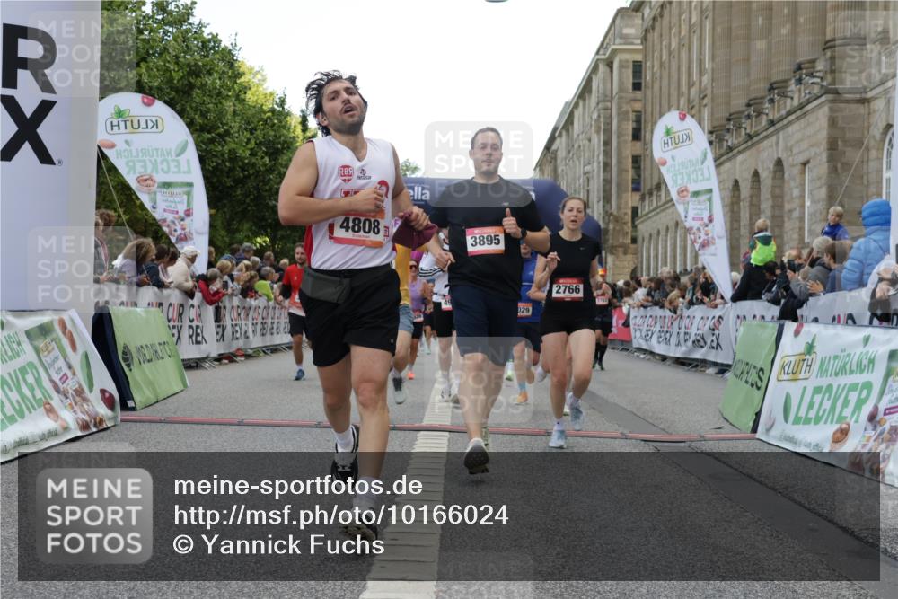 06.09.2026 - CURREX Alsterlauf Yannick Fuchs http://msf.ph/oto/10166024 06.09.2026 09:53:30 Ziel 2536, 2561, 2666, 2766, 2782, 3065, 3205, 3531, 3953, 4572, 4620, 4749, 4808, 4937, 4945, 4980, 5029, 5133, 5546, 5656, 5822, 5839, 6455, 8006, 8133 meine-sportfotos.de