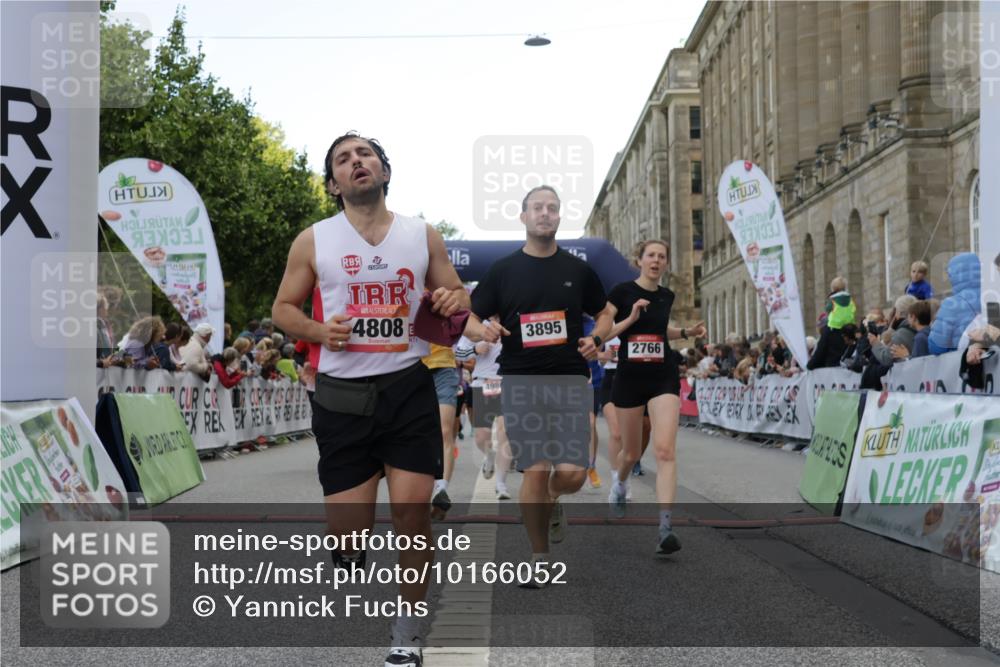 06.09.2026 - CURREX Alsterlauf Yannick Fuchs http://msf.ph/oto/10166052 06.09.2026 09:53:30 Ziel 2536, 2561, 2666, 2766, 2782, 3065, 3205, 3531, 3953, 4572, 4620, 4749, 4808, 4937, 4945, 4980, 5029, 5133, 5546, 5656, 5822, 5839, 6455, 8006, 8133 meine-sportfotos.de
