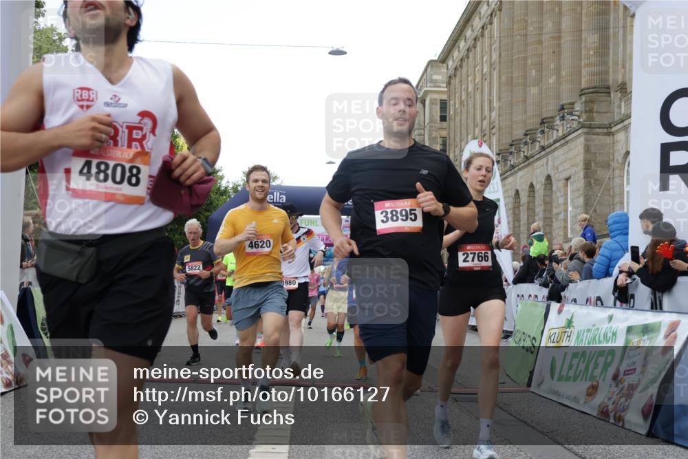 06.09.2026 - CURREX Alsterlauf Yannick Fuchs http://msf.ph/oto/10166127 06.09.2026 09:53:31 Ziel 2536, 2561, 2666, 2766, 2782, 3205, 3531, 3953, 4572, 4620, 4749, 4808, 4937, 4945, 4980, 5029, 5133, 5236, 5546, 5656, 5822, 5839, 6372, 6455, 8006, 8133, 8135 meine-sportfotos.de