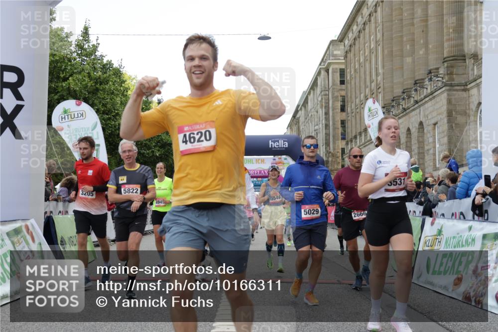 06.09.2026 - CURREX Alsterlauf Yannick Fuchs http://msf.ph/oto/10166311 06.09.2026 09:53:32 Ziel 2536, 2666, 2766, 2782, 3205, 3531, 3953, 4283, 4572, 4620, 4749, 4797, 4808, 4832, 4937, 4945, 4980, 5029, 5133, 5236, 5446, 5546, 5656, 5822, 5839, 6372, 6455, 8006, 8133, 8135 meine-sportfotos.de