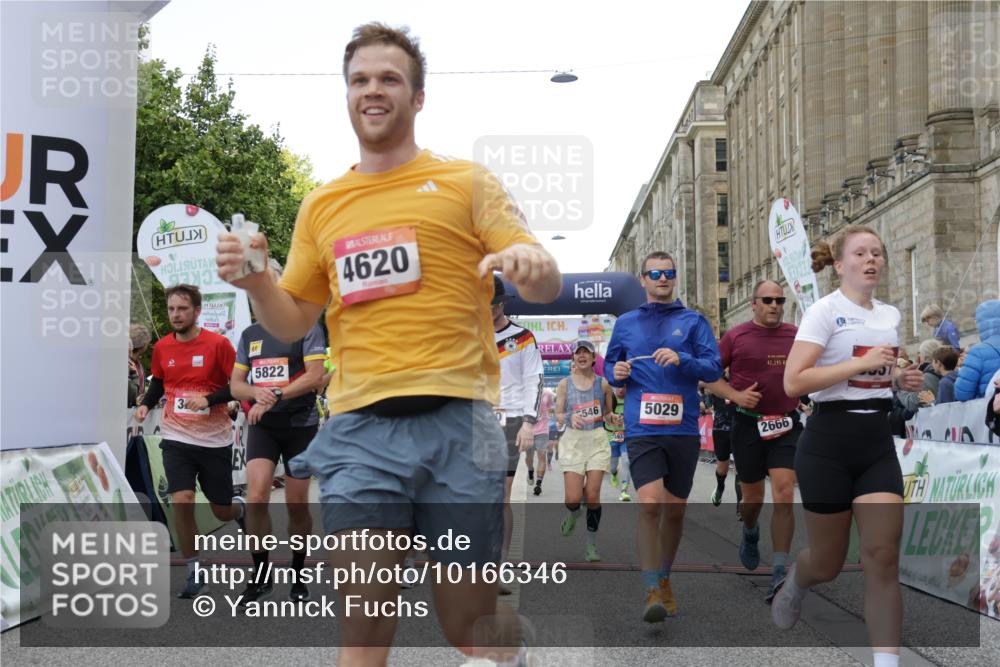 06.09.2026 - CURREX Alsterlauf Yannick Fuchs http://msf.ph/oto/10166346 06.09.2026 09:53:32 Ziel 2536, 2666, 2766, 2782, 3205, 3531, 3953, 4283, 4572, 4620, 4749, 4797, 4808, 4832, 4937, 4945, 4980, 5029, 5133, 5236, 5446, 5546, 5656, 5822, 5839, 6372, 6455, 8006, 8133, 8135 meine-sportfotos.de