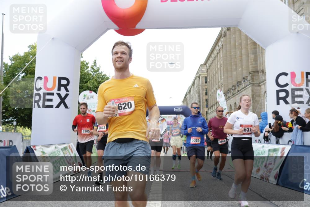 06.09.2026 - CURREX Alsterlauf Yannick Fuchs http://msf.ph/oto/10166379 06.09.2026 09:53:32 Ziel 2536, 2666, 2766, 2782, 3205, 3531, 3953, 4283, 4572, 4620, 4749, 4797, 4808, 4832, 4937, 4945, 4980, 5029, 5133, 5236, 5446, 5546, 5656, 5822, 5839, 6372, 6455, 8006, 8133, 8135 meine-sportfotos.de