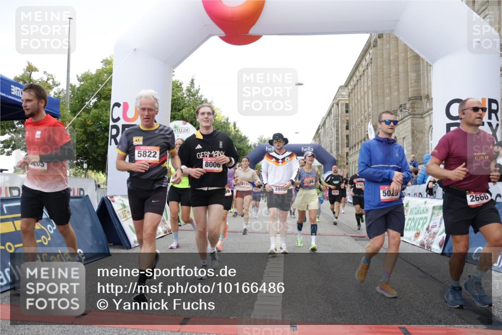 06.09.2026 - CURREX Alsterlauf Yannick Fuchs http://msf.ph/oto/10166486 06.09.2026 09:53:34 Ziel 2536, 2666, 2766, 2782, 3205, 3458, 3531, 3953, 4082, 4283, 4572, 4620, 4749, 4797, 4808, 4832, 4937, 4945, 4980, 5029, 5110, 5236, 5446, 5546, 5656, 5782, 5822, 5839, 6372, 6455, 8006, 8133, 8135 meine-sportfotos.de