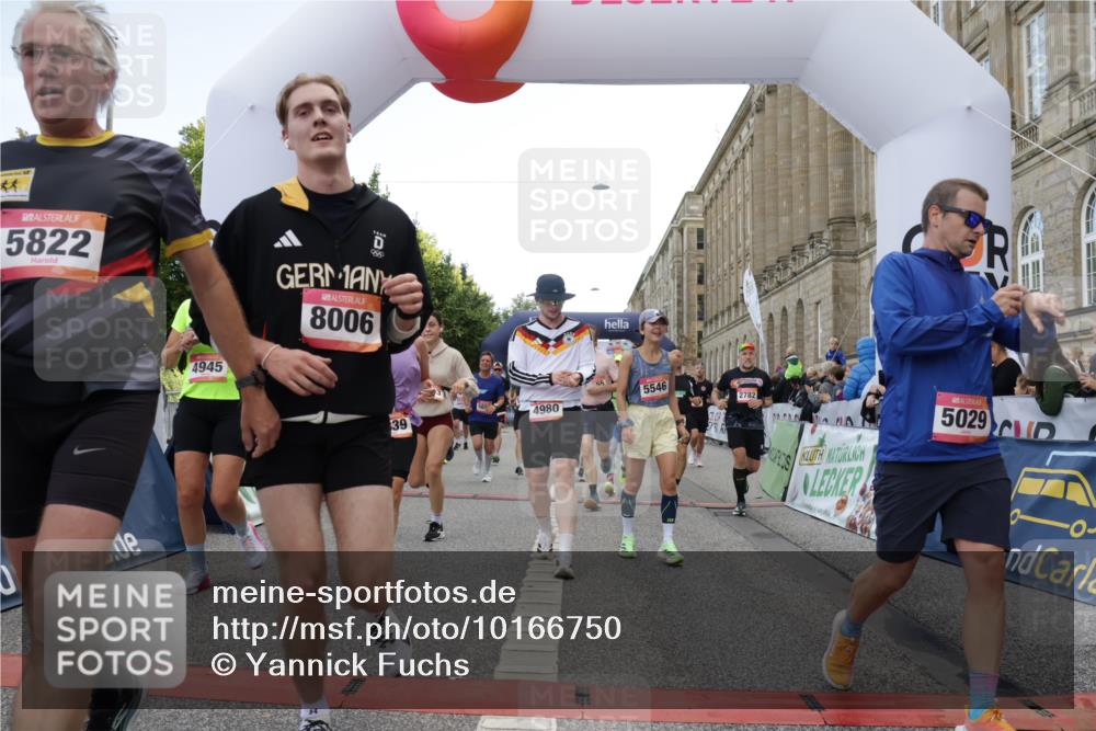 06.09.2026 - CURREX Alsterlauf Yannick Fuchs http://msf.ph/oto/10166750 06.09.2026 09:53:34 Ziel 2536, 2666, 2766, 2782, 3205, 3458, 3531, 3953, 4082, 4283, 4572, 4620, 4749, 4797, 4808, 4832, 4937, 4945, 4980, 5029, 5110, 5236, 5446, 5546, 5656, 5782, 5822, 5839, 6372, 6455, 8006, 8133, 8135 meine-sportfotos.de