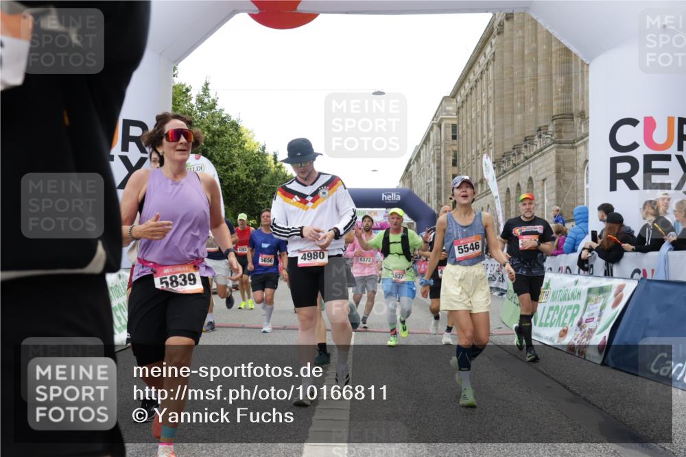 06.09.2026 - CURREX Alsterlauf Yannick Fuchs http://msf.ph/oto/10166811 06.09.2026 09:53:35 Ziel 2666, 2766, 2782, 3205, 3458, 3531, 4082, 4283, 4572, 4620, 4797, 4808, 4832, 4937, 4945, 4980, 5029, 5110, 5236, 5446, 5546, 5656, 5782, 5822, 5839, 6372, 6455, 8006, 8133, 8135 meine-sportfotos.de
