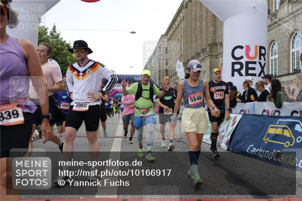 06.09.2026 - CURREX Alsterlauf Yannick Fuchs http://msf.ph/oto/10166917 06.09.2026 09:53:36 Ziel 2666, 2766, 2782, 3205, 3458, 3531, 3964, 4082, 4283, 4572, 4620, 4797, 4808, 4832, 4937, 4945, 4980, 5029, 5110, 5119, 5236, 5446, 5546, 5590, 5656, 5782, 5822, 5839, 6372, 6455, 8006, 8133, 8135 meine-sportfotos.de