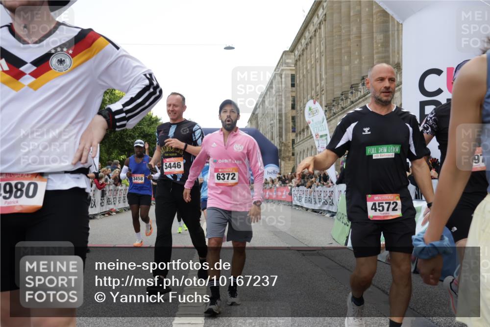 06.09.2026 - CURREX Alsterlauf Yannick Fuchs http://msf.ph/oto/10167237 06.09.2026 09:53:38 Ziel 2666, 2782, 3205, 3458, 3531, 3964, 4082, 4283, 4572, 4620, 4797, 4832, 4937, 4945, 4980, 5029, 5110, 5119, 5236, 5446, 5546, 5590, 5656, 5782, 5822, 5839, 6372, 6455, 8006, 8133, 8135 meine-sportfotos.de