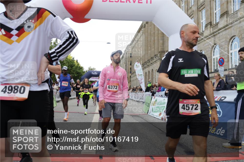 06.09.2026 - CURREX Alsterlauf Yannick Fuchs http://msf.ph/oto/10167419 06.09.2026 09:53:39 Ziel 2537, 2666, 2782, 3205, 3458, 3964, 4082, 4283, 4571, 4572, 4797, 4832, 4937, 4945, 4980, 5029, 5110, 5119, 5236, 5446, 5546, 5590, 5656, 5782, 5822, 5839, 6372, 6455, 6477, 8006, 8133, 8135 meine-sportfotos.de