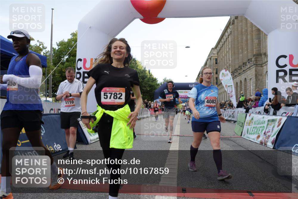 06.09.2026 - CURREX Alsterlauf Yannick Fuchs http://msf.ph/oto/10167859 06.09.2026 09:53:41 Ziel 2537, 2782, 3458, 3661, 3964, 4082, 4283, 4571, 4572, 4797, 4832, 4937, 5110, 5119, 5236, 5446, 5483, 5590, 5656, 5782, 6372, 6455, 6477, 8133, 8135 meine-sportfotos.de