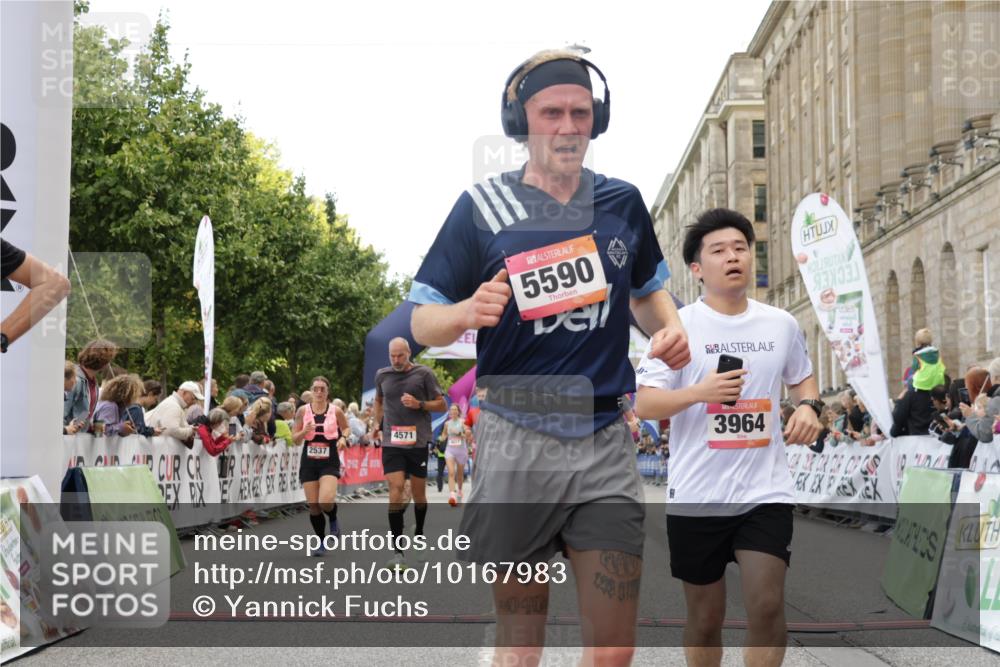 06.09.2026 - CURREX Alsterlauf Yannick Fuchs http://msf.ph/oto/10167983 06.09.2026 09:53:42 Ziel 2537, 3458, 3661, 3964, 4082, 4283, 4571, 4572, 4797, 4832, 4937, 5110, 5119, 5236, 5446, 5483, 5590, 5656, 5782, 5884, 6372, 6455, 6477, 8135 meine-sportfotos.de