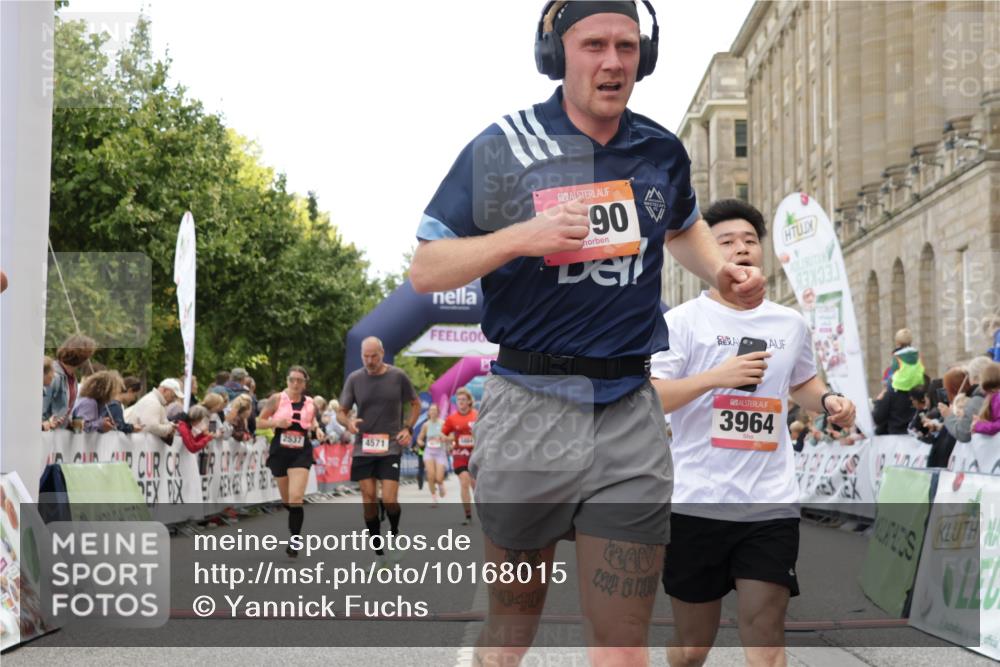 06.09.2026 - CURREX Alsterlauf Yannick Fuchs http://msf.ph/oto/10168015 06.09.2026 09:53:43 Ziel 2537, 3458, 3661, 3964, 4082, 4283, 4571, 4617, 4797, 4832, 5110, 5119, 5236, 5446, 5483, 5590, 5782, 5884, 6372, 6477, 8135 meine-sportfotos.de