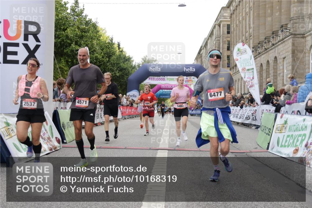 06.09.2026 - CURREX Alsterlauf Yannick Fuchs http://msf.ph/oto/10168319 06.09.2026 09:53:45 Ziel 2537, 3458, 3661, 3964, 4082, 4571, 4617, 5110, 5119, 5483, 5590, 5782, 5884, 6477 meine-sportfotos.de
