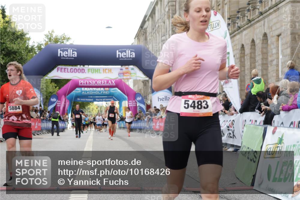06.09.2026 - CURREX Alsterlauf Yannick Fuchs http://msf.ph/oto/10168426 06.09.2026 09:53:46 Ziel 2537, 3661, 3964, 4571, 4617, 5119, 5483, 5590, 5782, 5884, 6477 meine-sportfotos.de