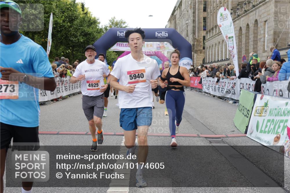 06.09.2026 - CURREX Alsterlauf Yannick Fuchs http://msf.ph/oto/10174605 06.09.2026 09:54:01 Ziel 2309, 2347, 2518, 3231, 3334, 3556, 3852, 4801, 4803, 4925, 4965, 5273, 5940, 6125, 6234, 8299 meine-sportfotos.de