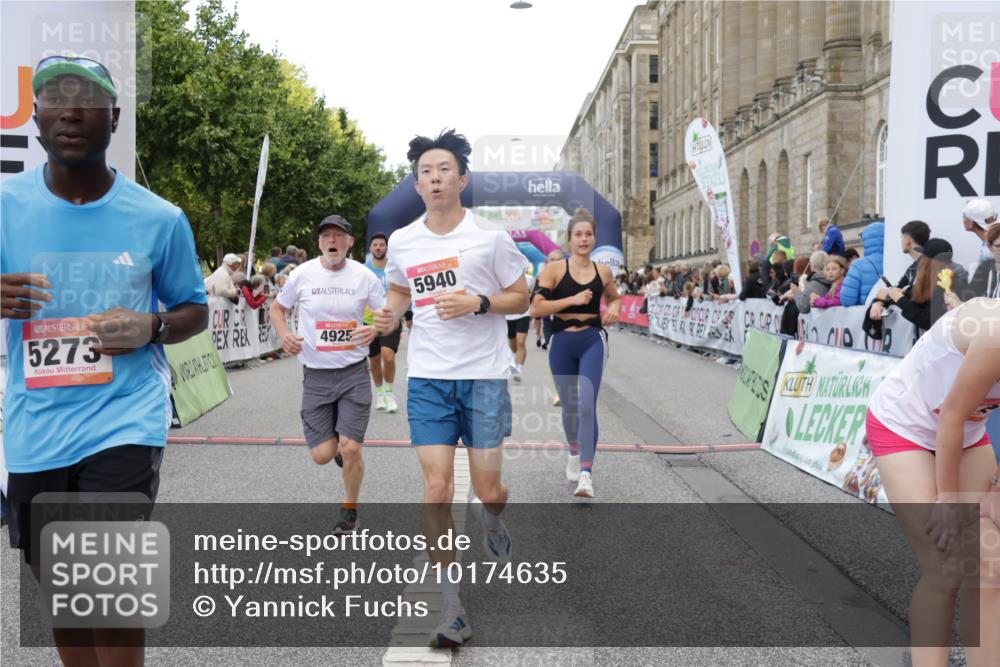 06.09.2026 - CURREX Alsterlauf Yannick Fuchs http://msf.ph/oto/10174635 06.09.2026 09:54:02 Ziel 2309, 2347, 2518, 3231, 3334, 3556, 3701, 3852, 3944, 4801, 4803, 4925, 4965, 5273, 5940, 6016, 6125, 6234, 8246, 8299, 8322 meine-sportfotos.de