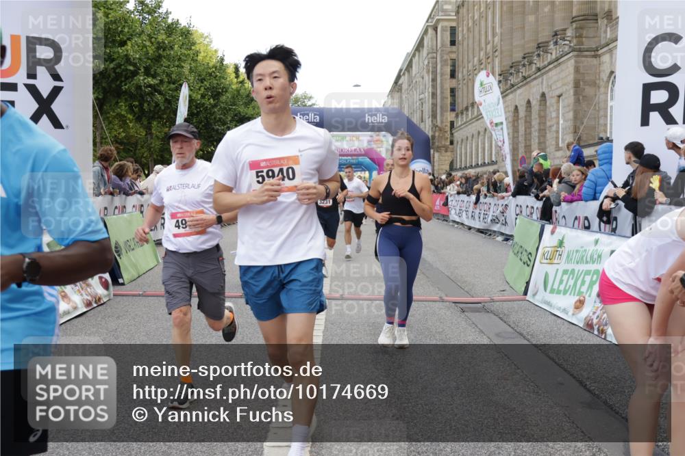 06.09.2026 - CURREX Alsterlauf Yannick Fuchs http://msf.ph/oto/10174669 06.09.2026 09:54:02 Ziel 2309, 2347, 2518, 3231, 3334, 3556, 3701, 3852, 3944, 4801, 4803, 4925, 4965, 5273, 5940, 6016, 6125, 6234, 8246, 8299, 8322 meine-sportfotos.de